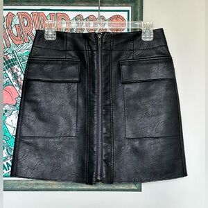 21 Saints Black Faux Leather Mini Skirt Front Zip Pocket Detail Women’s Size S